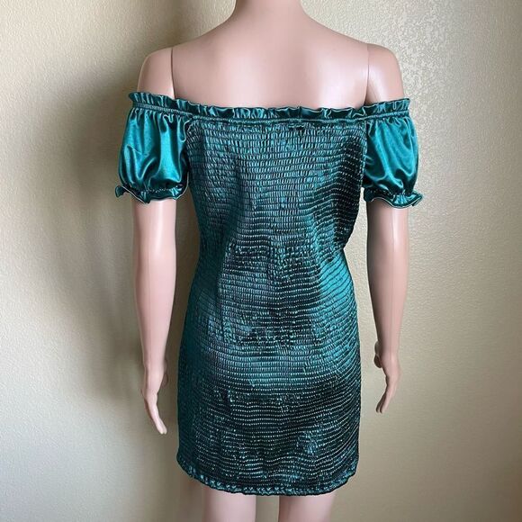 Mable Off Shoulder Satin Dress Emerald Green Size Large - Picture 3 of 6